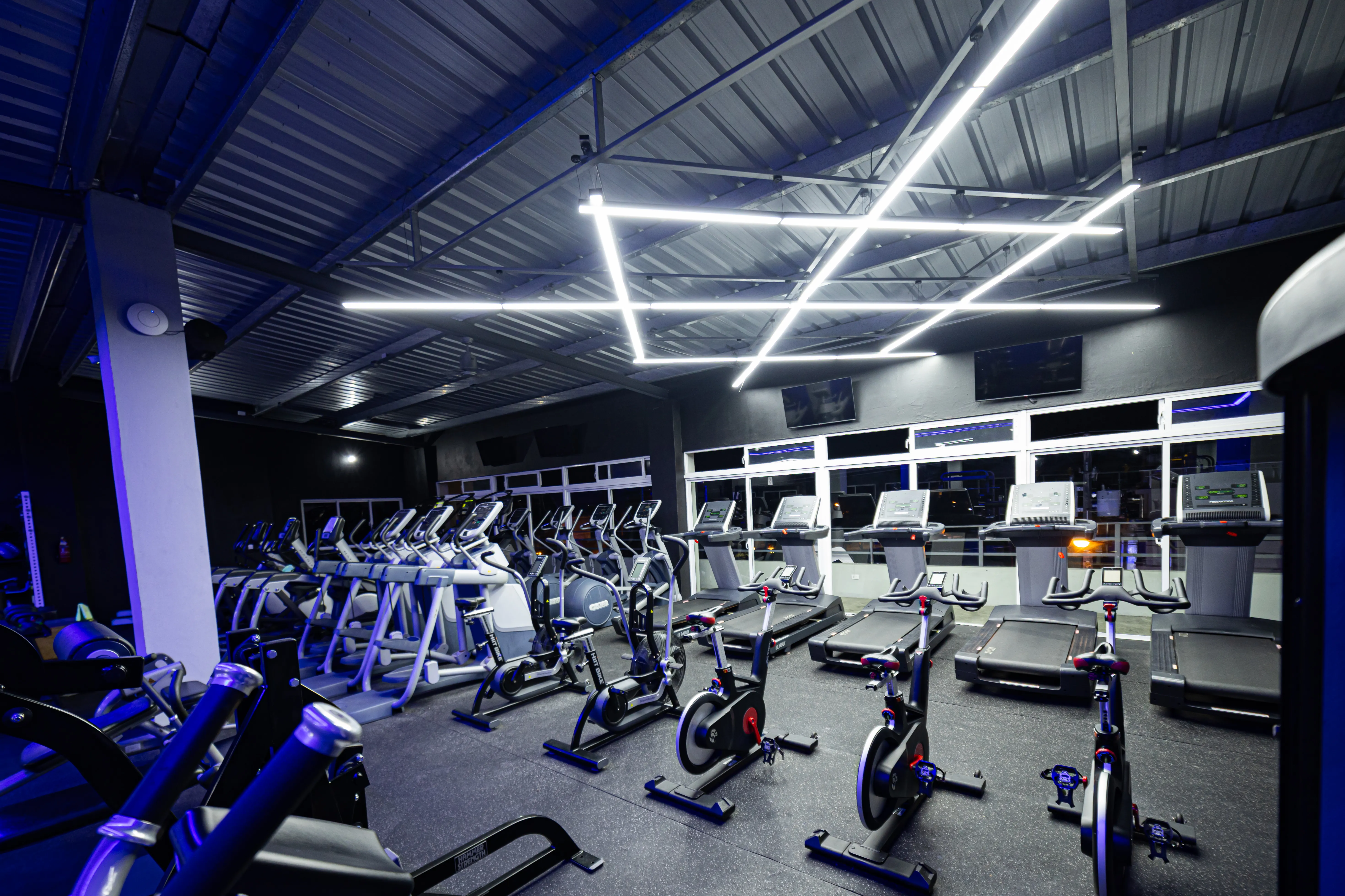 Gimnasio moderno WorkFit en Sosúa con equipamiento de alta gama